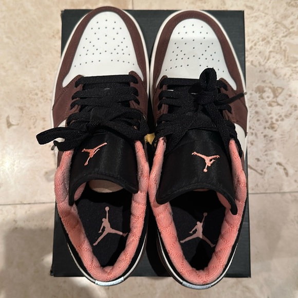 *Sold* Jordan 1 Low SE 8.5 Mocha - Picture 2 of 8